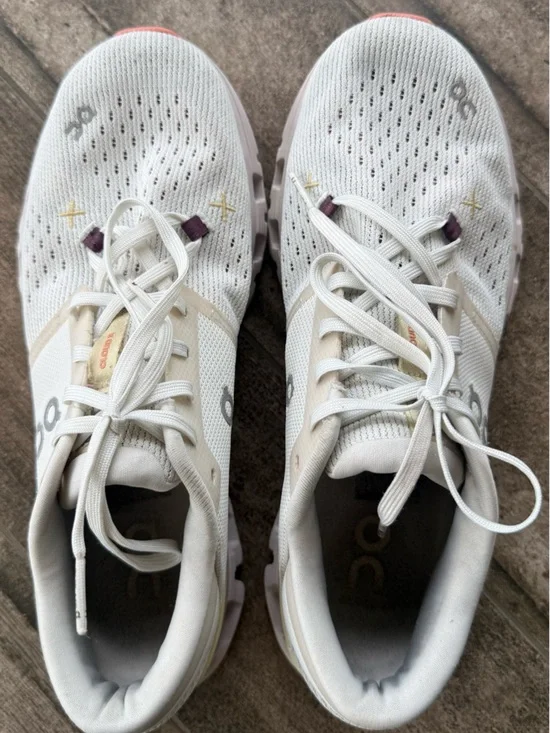 CLOUD X 4 - WOMENS 8.5 ivory sand color gently used - Picture 2 of 11